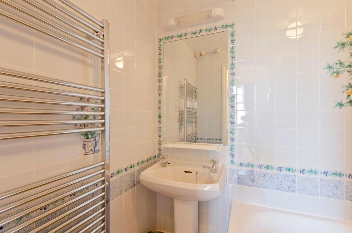 Notting Hill Charm -Sleeps 5 - Urban Retreat Apartment ลอนดอน ภายนอก รูปภาพ